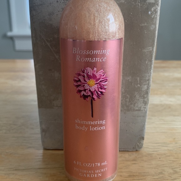 Shimmering Body Lotion - Picture 2 of 3